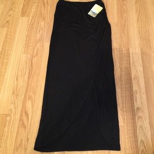 Black Lily Star maxi skirt size Small