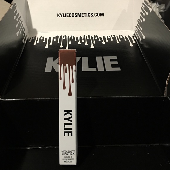 Kylie Cosmetics King K Lipstick - Picture 1 of 4