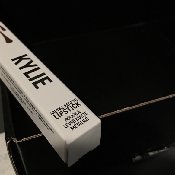 Kylie Cosmetics King K Lipstick - Picture 3 of 4