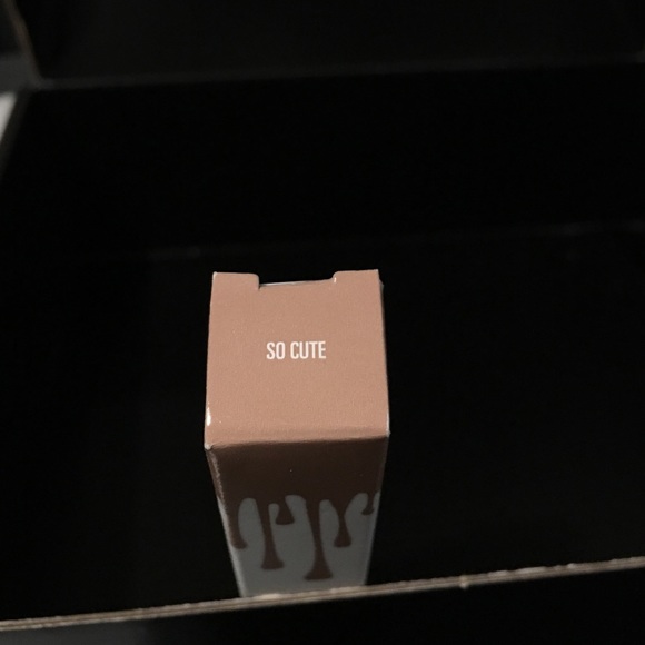 Kylie Cosmetics So Cute Lip Gloss - Picture 2 of 4