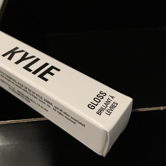 Kylie Cosmetics So Cute Lip Gloss - Picture 4 of 4