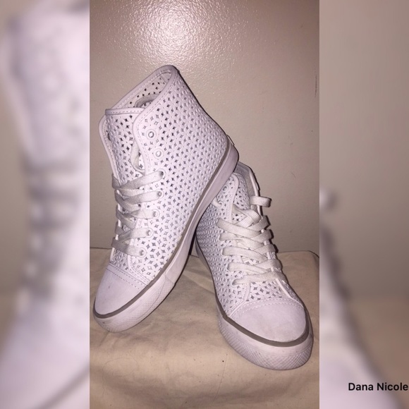 Tory Burch Authentic Floral High Top Sneaker Sz.6