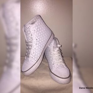 Tory Burch Authentic Floral High Top Sneaker Sz.6