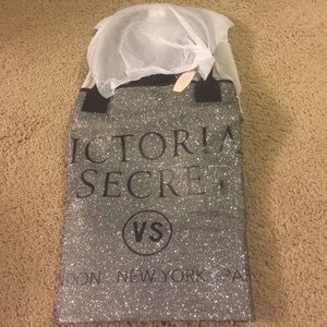 Gorgeous VS duffle bag/traveling bag