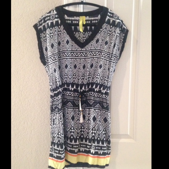 Nordstrom- Green Dragon print tunic SZ M - VGUC