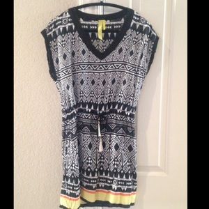 Nordstrom- Green Dragon print tunic SZ M - VGUC