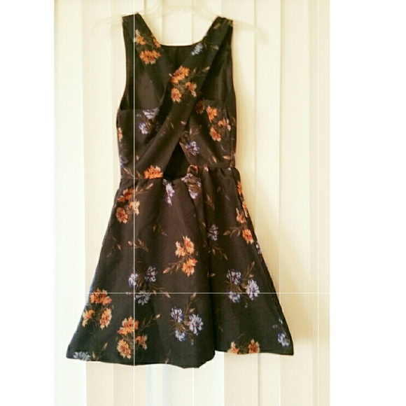 Dress - Picture 2 of 4