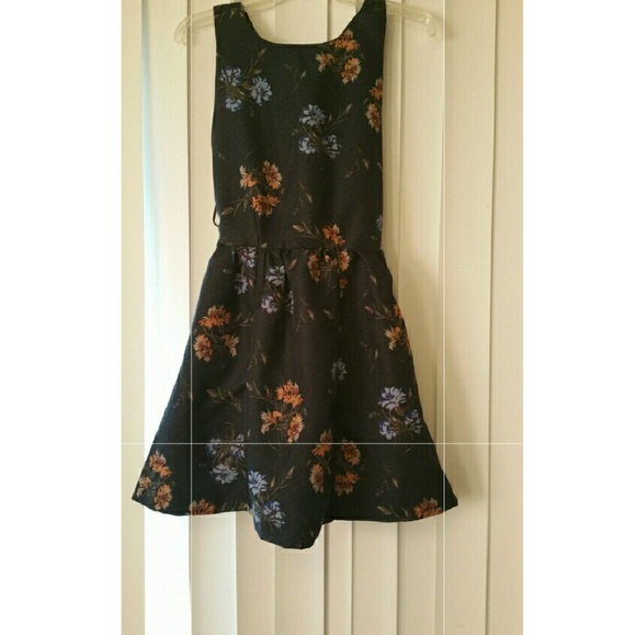 Dress - Picture 4 of 4