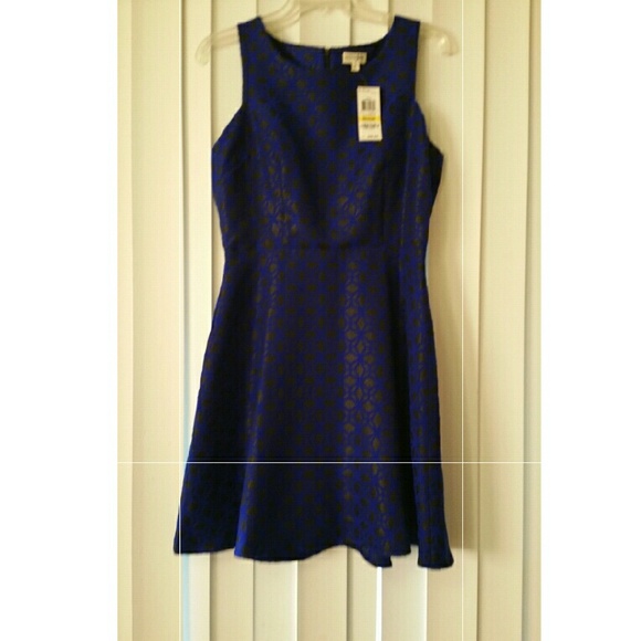 Dress - Picture 4 of 4