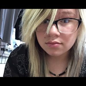 Meet your Posher, Nia