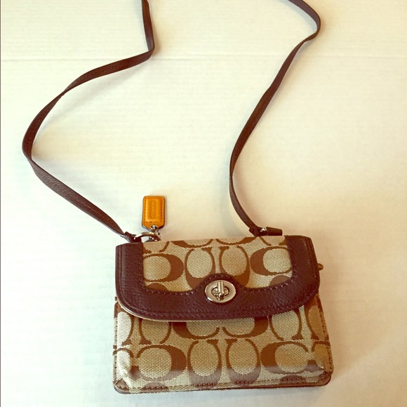 Coach crossbody purse / wallet
