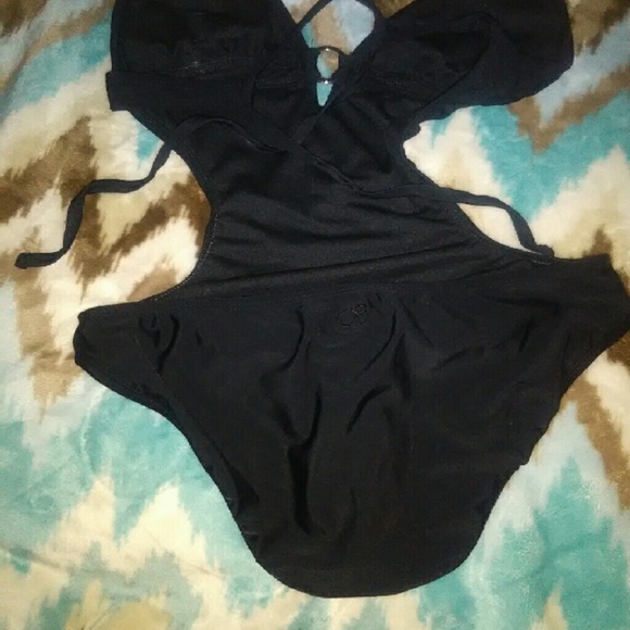 Bathing Suite - Picture 2 of 3