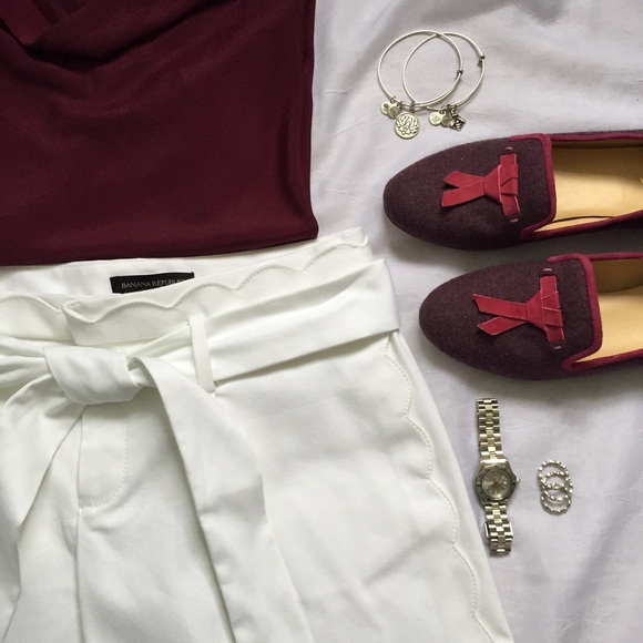 Banana Republic Pants - Banana Republic scallop shorts