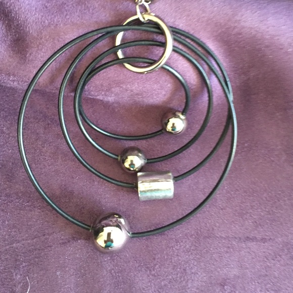 Earings - Picture 3 of 3