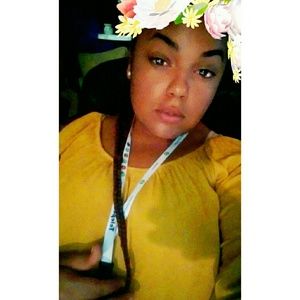 Meet your Posher, Dee