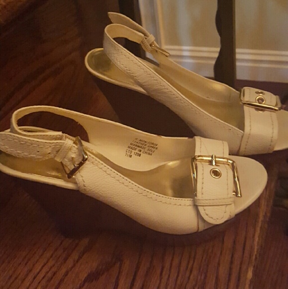 Nine West white sandals - Picture 1 of 4
