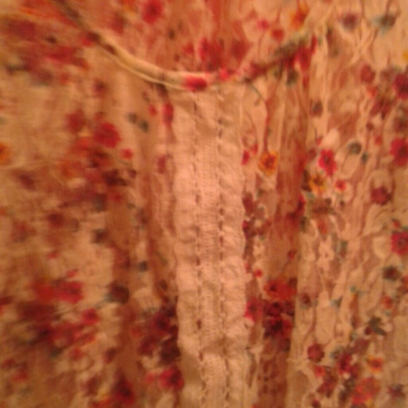 An amazing hand seen gauze like blouse - Picture 2 of 3