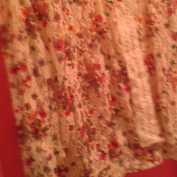 An amazing hand seen gauze like blouse - Picture 3 of 3