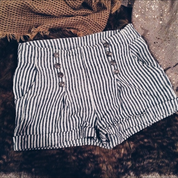 High-Waist Striped Button Effect Shorts - Picture 1 of 4
