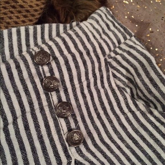 High-Waist Striped Button Effect Shorts - Picture 2 of 4