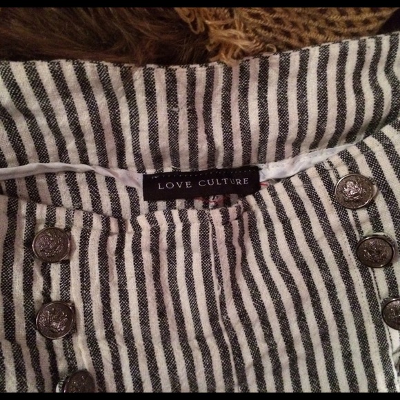 High-Waist Striped Button Effect Shorts - Picture 3 of 4