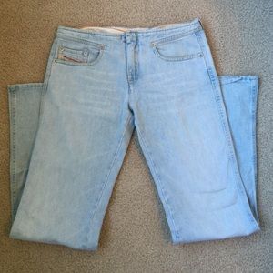 Diesel low rise white wash jeans!