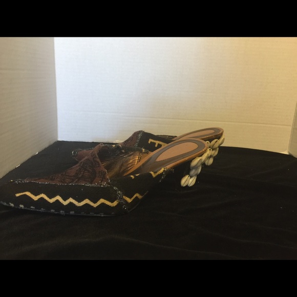 Shoes - Picture 3 of 4