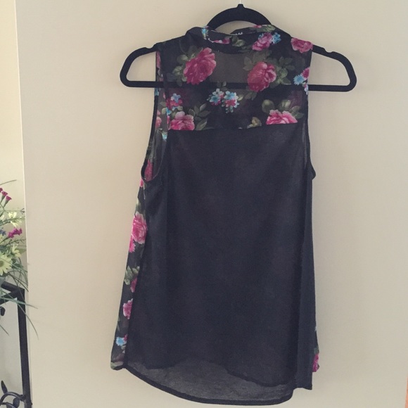 Flowered blouse - Picture 2 of 3