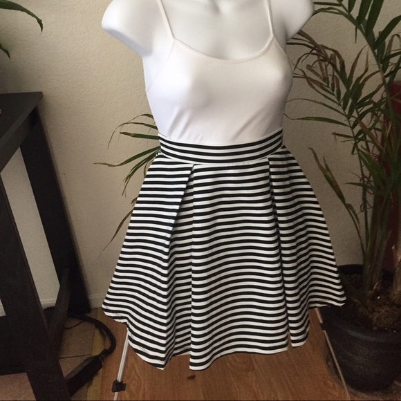 Forever 21 pleated striped skirt - Picture 1 of 4