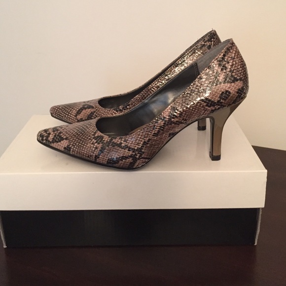 Women's Alfani snake print heels