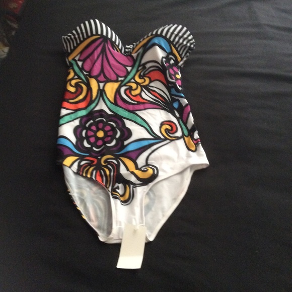 Strapless one piece suit