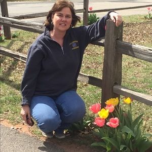 Meet your Posher, Lora