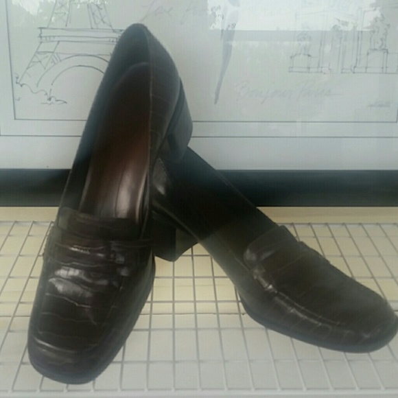 Bandolino crocodile loafers