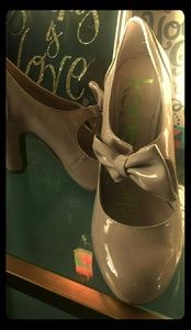 Kensie bow heels