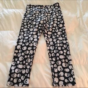 Onzie skull yoga capris size XS