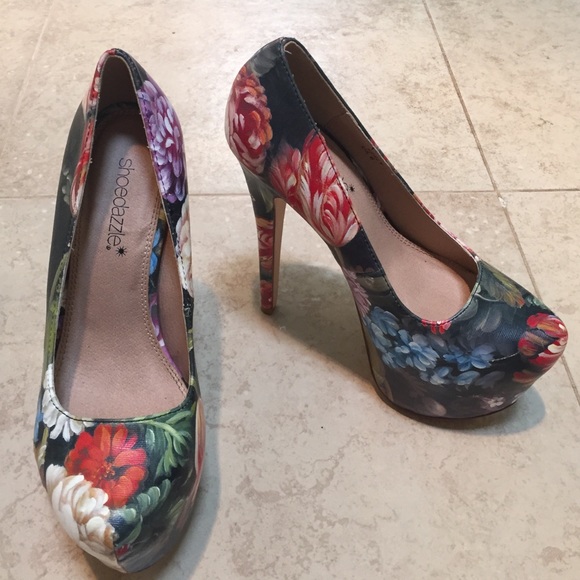 Shoedazzle floral heels. Size 6.