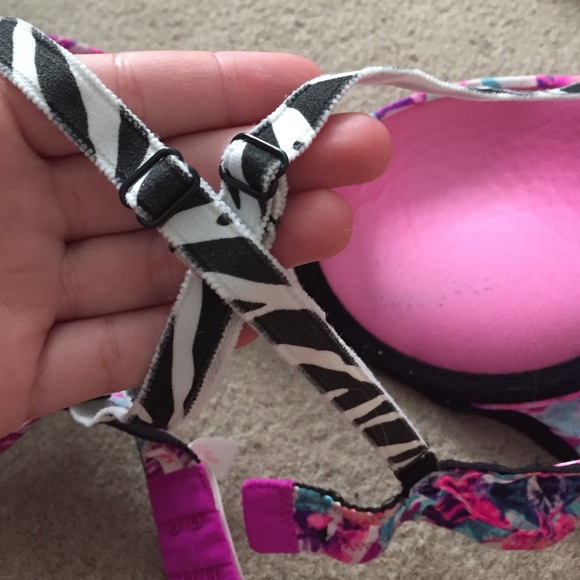 VICTORIA'S SECRET BRA - Picture 3 of 3