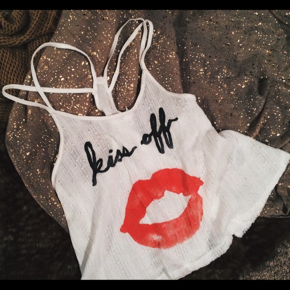 Graphic Crossback Cropped Tank - Picture 1 of 2