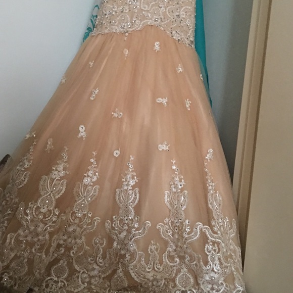 Prom dress - Picture 2 of 3