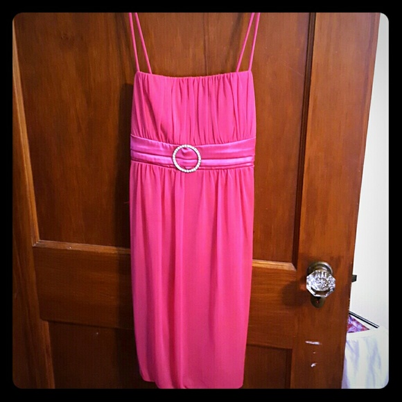 Pretty pink dress with circle diamond accent