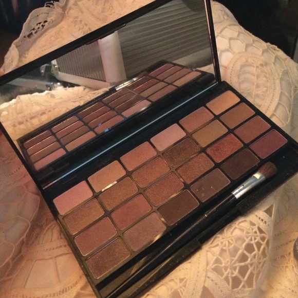 Urban Outfitters Eyeshadow Palette