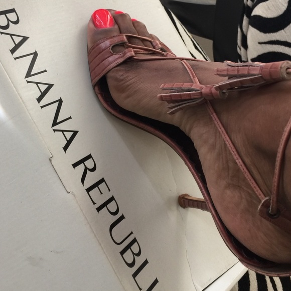 Banana Republic  Sabrina heels