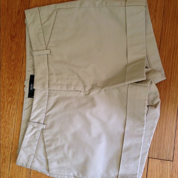 🎾Mossimo Khaki Shorts