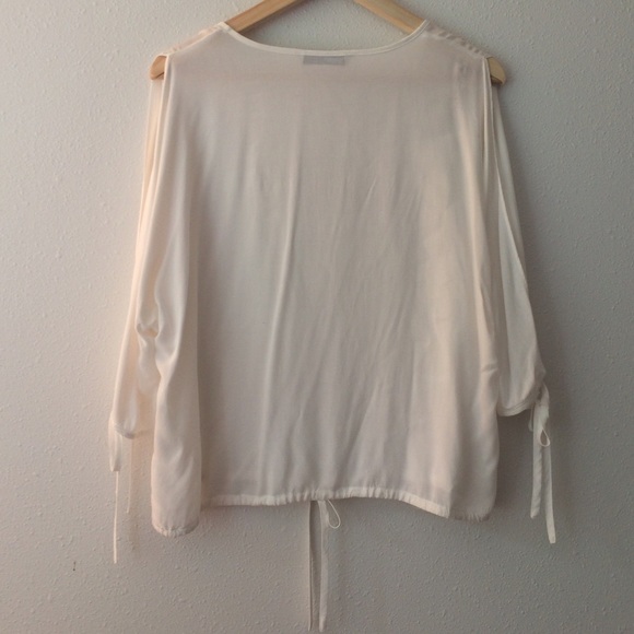 Open Shoulder Blouse - Picture 3 of 4