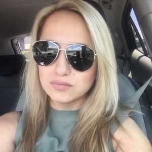 Meet your Posher, Steph