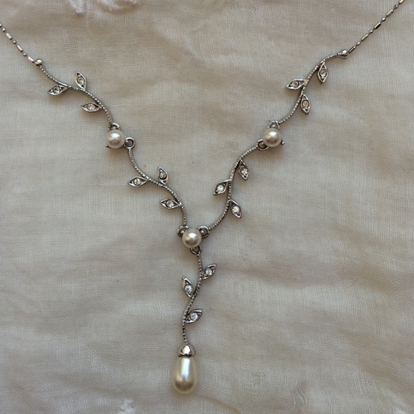 Delicate branching leaves and pearls