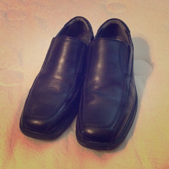 Black dress shoes.