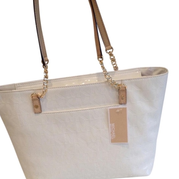 Michael Kors  white paten leather purse. Not. 😍