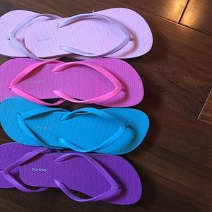 Old navy barely worn or never worn flip flops