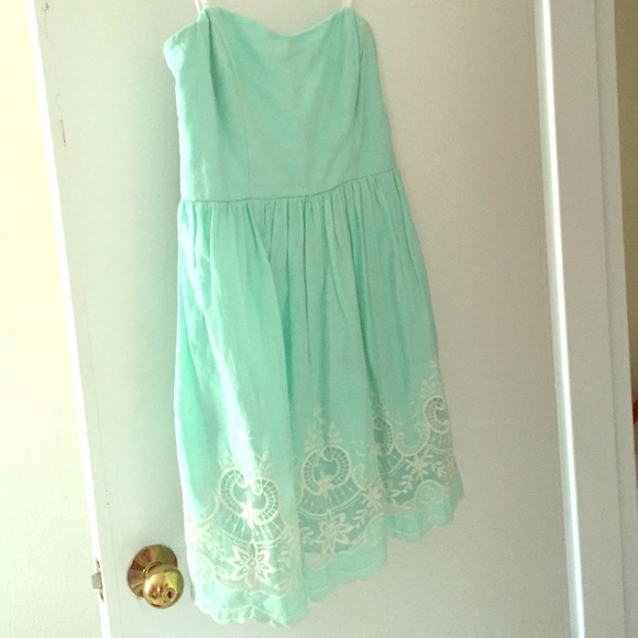 Strapless Francesca's Mint Green Dress 👗